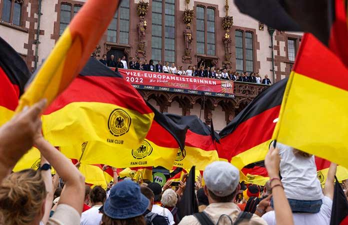 Alemania saluda a sus subcampeonas y alude al segundo robo de Wembley