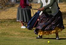 Indígenas aymaras le ponen su toque al golf en Bolivia