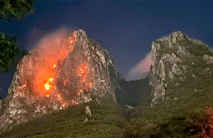Reportan incendio forestal en el Cerro de la Silla en Nuevo León