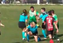 Futbolista golpea a árbitra y termina preso (VIDEO)
