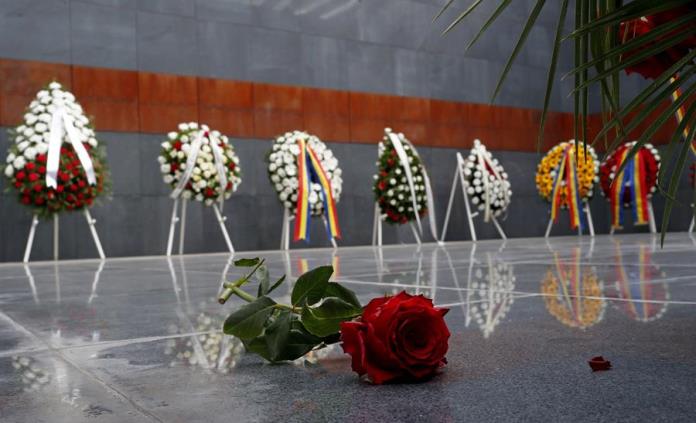 Gitanos de Rumanía conmemoran a sus antepasados asesinados por los nazis