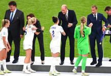 Príncipe William sorprende en la final de la Eurocopa femenil