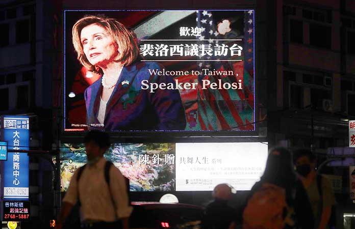 Miles de personas siguen por internet el recorrido del avión de Pelosi ante posible llegada a Taiwán