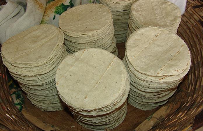Compran hasta en 30 pesos el kilo de tortilla