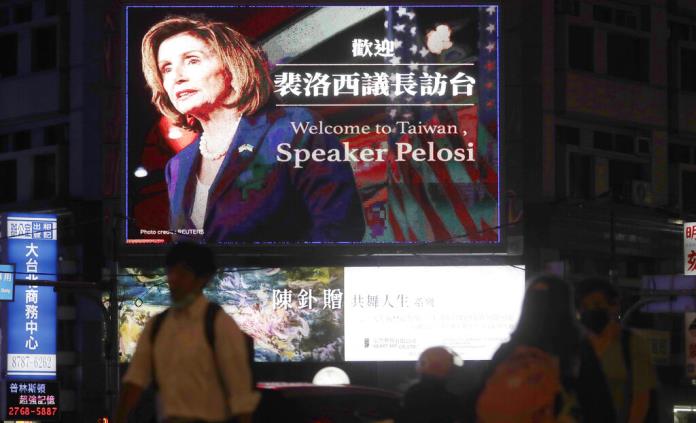 Hackean pantallas en lugares públicos de Taiwán con insultos a Nancy Pelosi