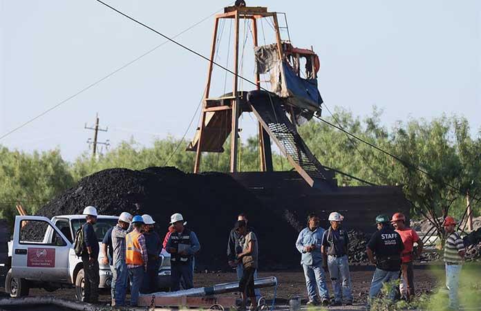 Intensifican tareas para rescatar mineros atrapados en Coahuila