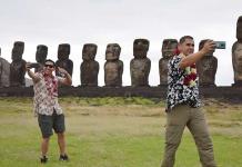 Primeros turistas vuelan a Isla de Pascua tras más de dos años de cierre