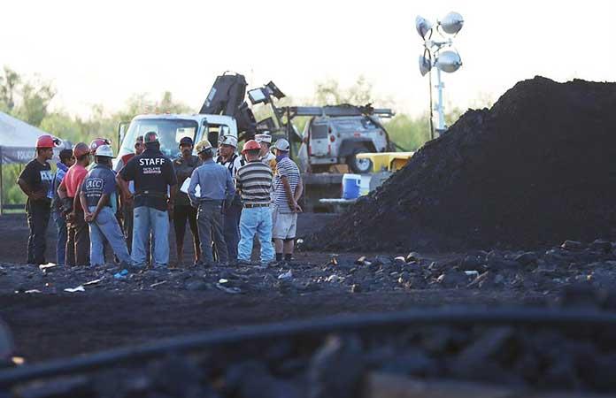 Pasan 24 horas sin avances en rescate de mineros en Coahuila