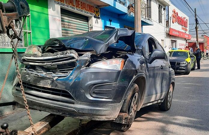 Una camioneta choca contra una pipa de gas en Damián Carmona