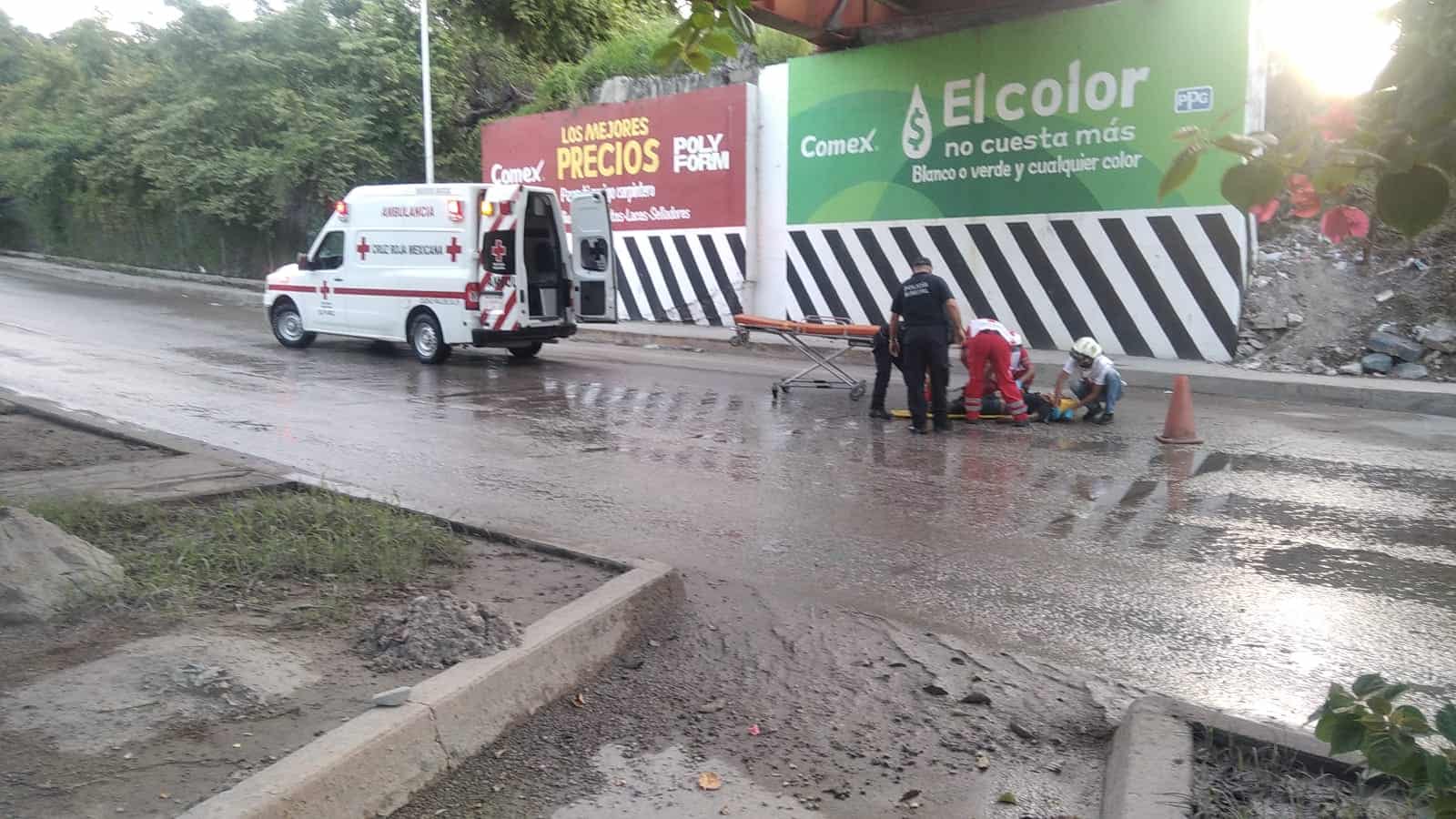 Joven cae de un puente ferroviario y queda con lesiones graves