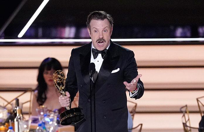 Jason Sudeikis Y Jean Smart Mejores Actores De Serie De Comedia En Los Emmy 