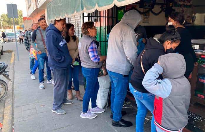 Potosinos Hacen Largas Filas Para Comprar Masa Para Tamales