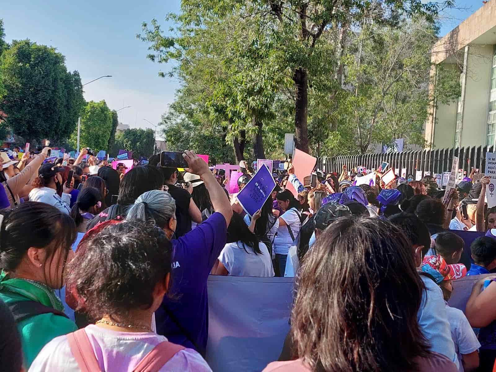 Cientos de mujeres toman las calles en SLP