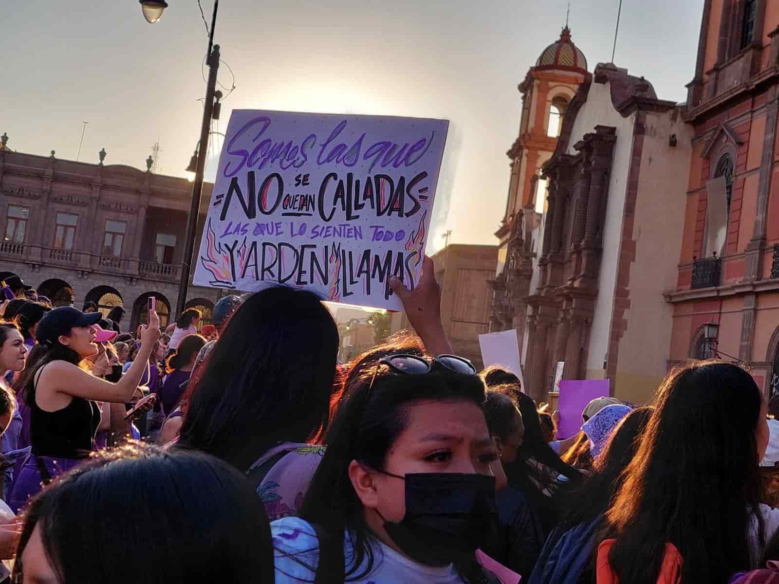 Cientos de mujeres toman las calles en SLP