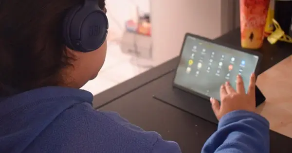 Impulsando la Educación del Futuro: Maestros con Tecnología en el Aula